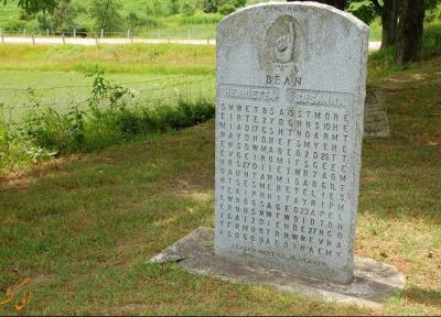 آیا می توانید معمای روی این سنگ قبر کانادایی را حل کنید؟