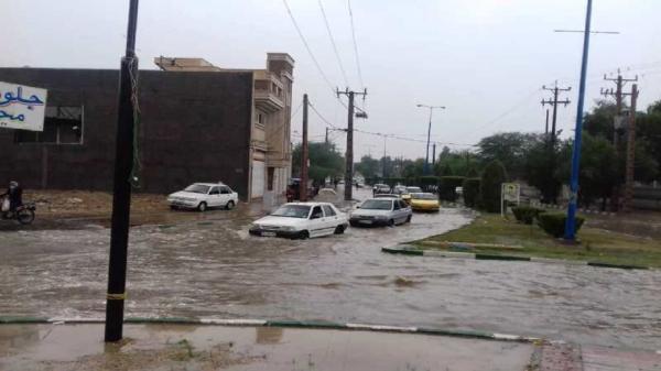 بازدید استاندار خوزستان از منطقه ها آسیب دیده از بارندگی در شوشتر