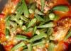 طرز تهیه خورشت بامیه با مرغ