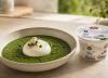 طرز تهیه سوپ سبز سرد با بوراتا؛ پیش غذای آسان و بدون پخت